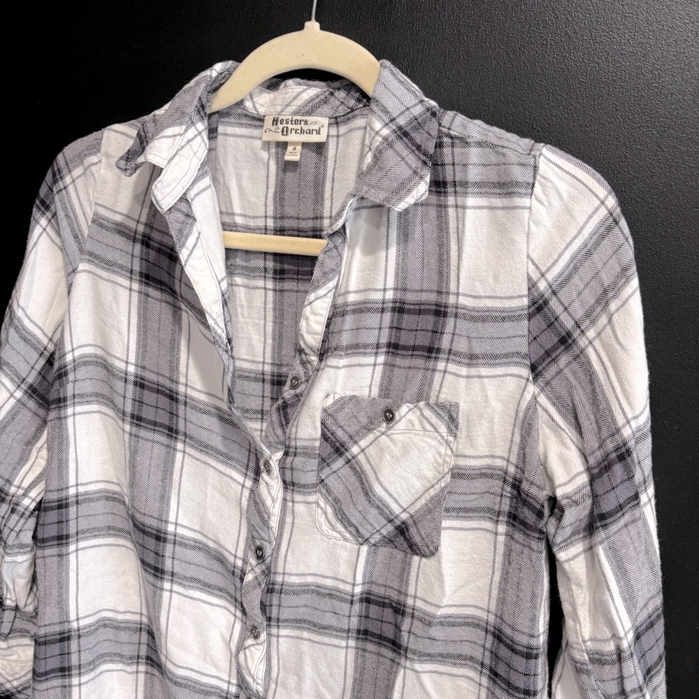 Hesters Orchard flannel shirt womens Small dark gray & white button down